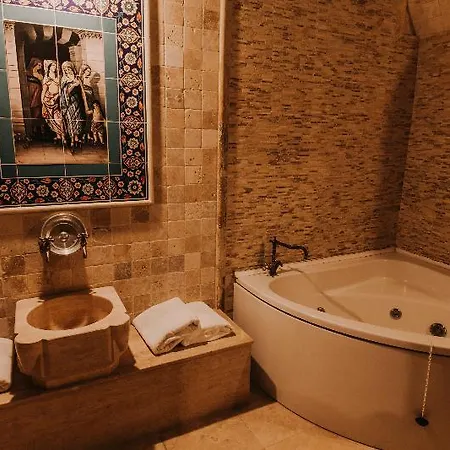 Hotell Cave 4*